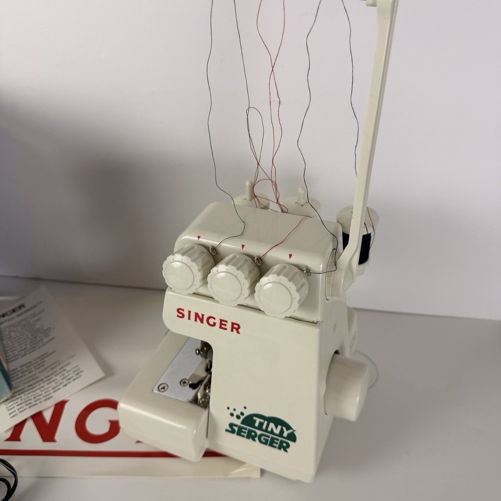 Singer Tiny Serger TS380A Overedging Machine Prethreaded w Box - Picture 3 of 12